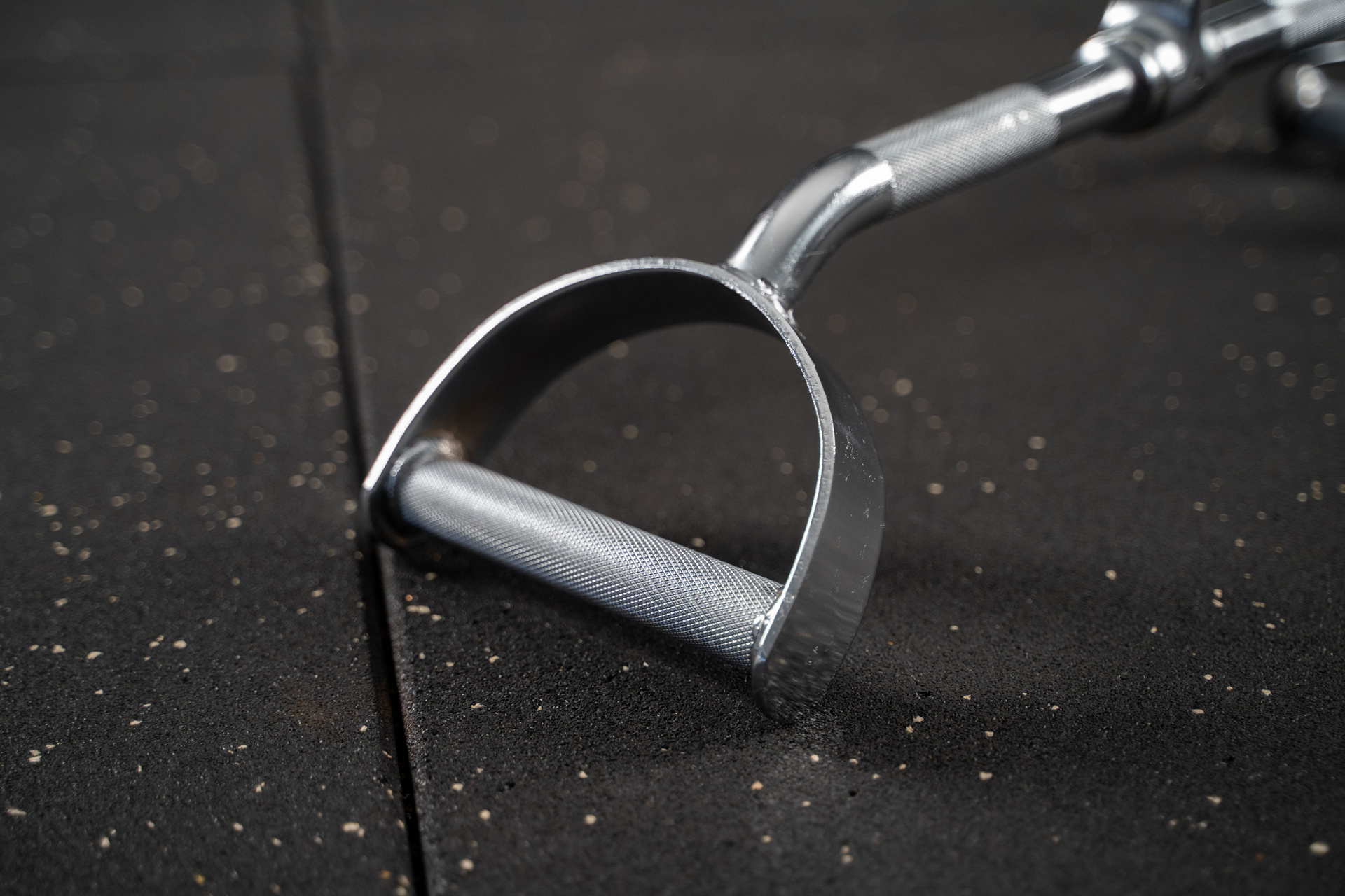 Neutral Handle Lat Pulldown mit Drehgelenk SQMIZE® MB508RGX, Parallelgriff