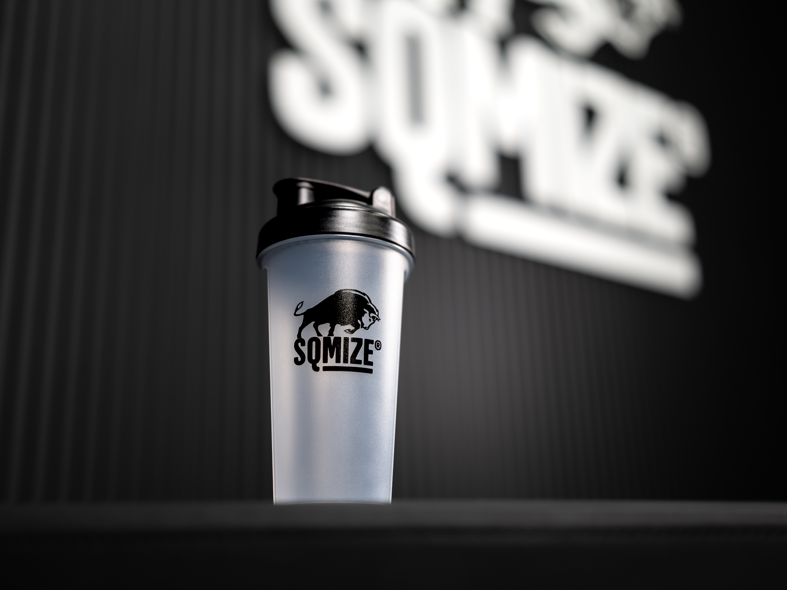 Shaker SQMIZE® schwarz / transparent, 600ml