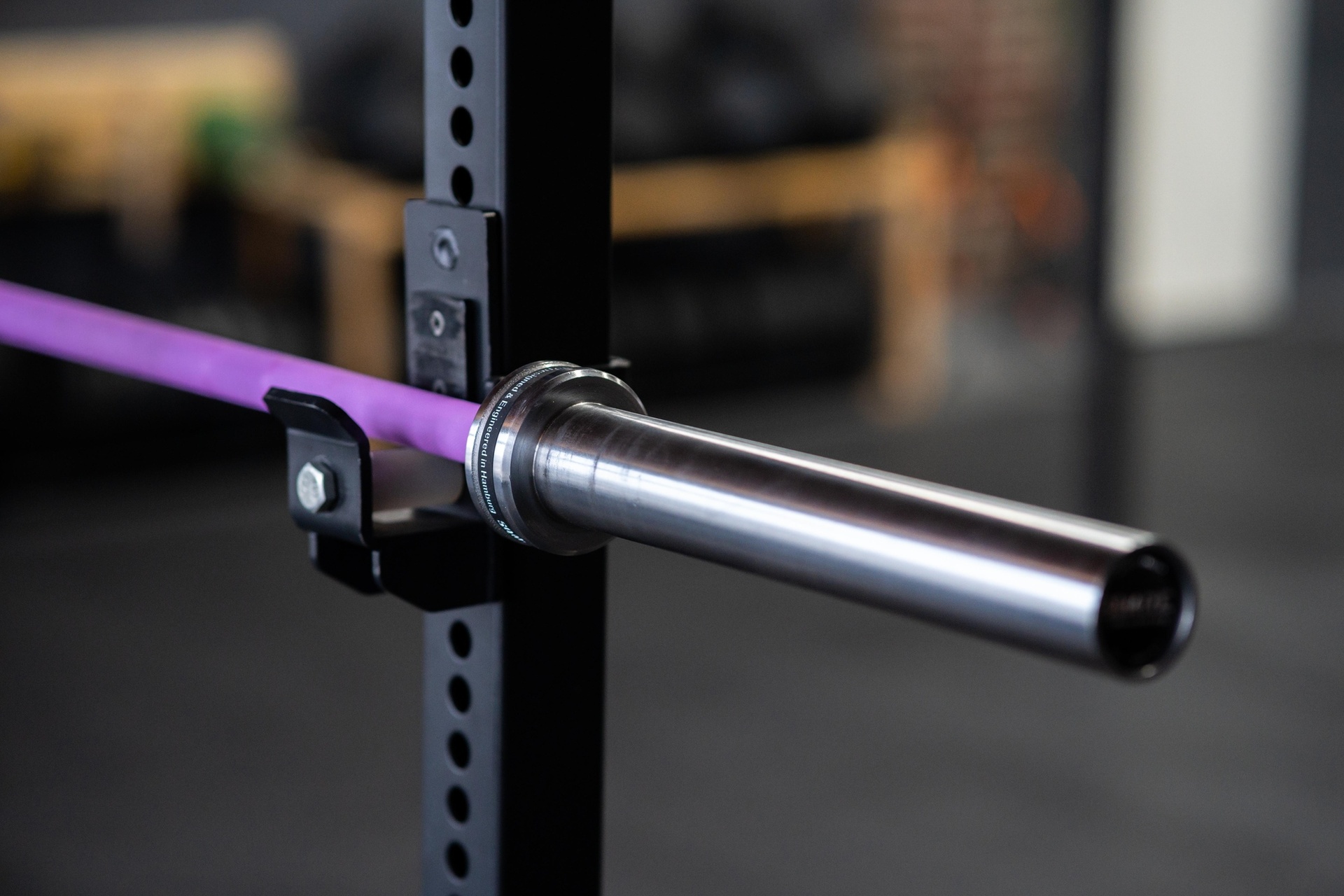 SQMIZE® PREMIUM BISON Hybrid Langhantel Manufaktur Edition Purple Lights, 201 cm