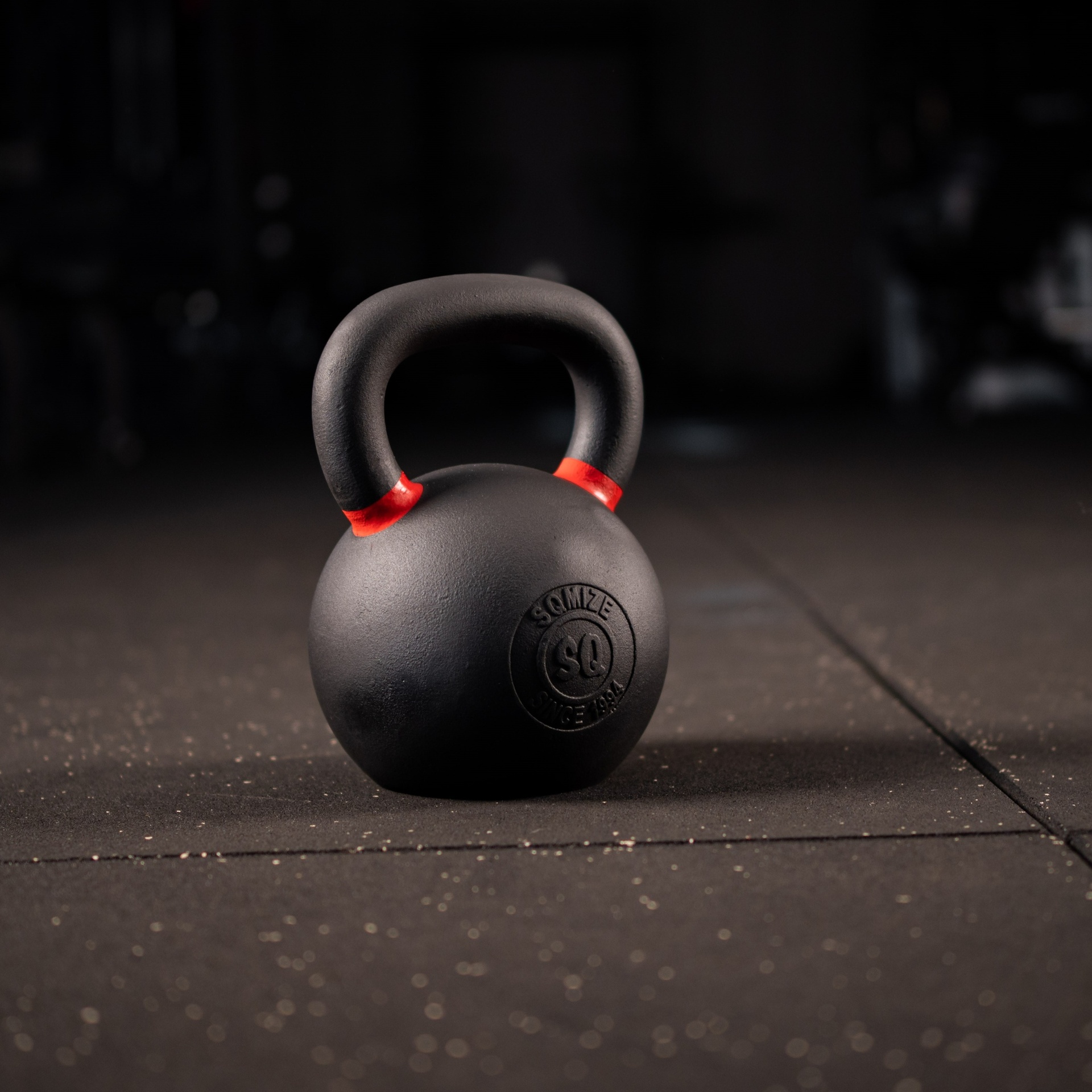Black Kettlebell SQMIZE® BFK32 farbcodiert, 32 kg, rot