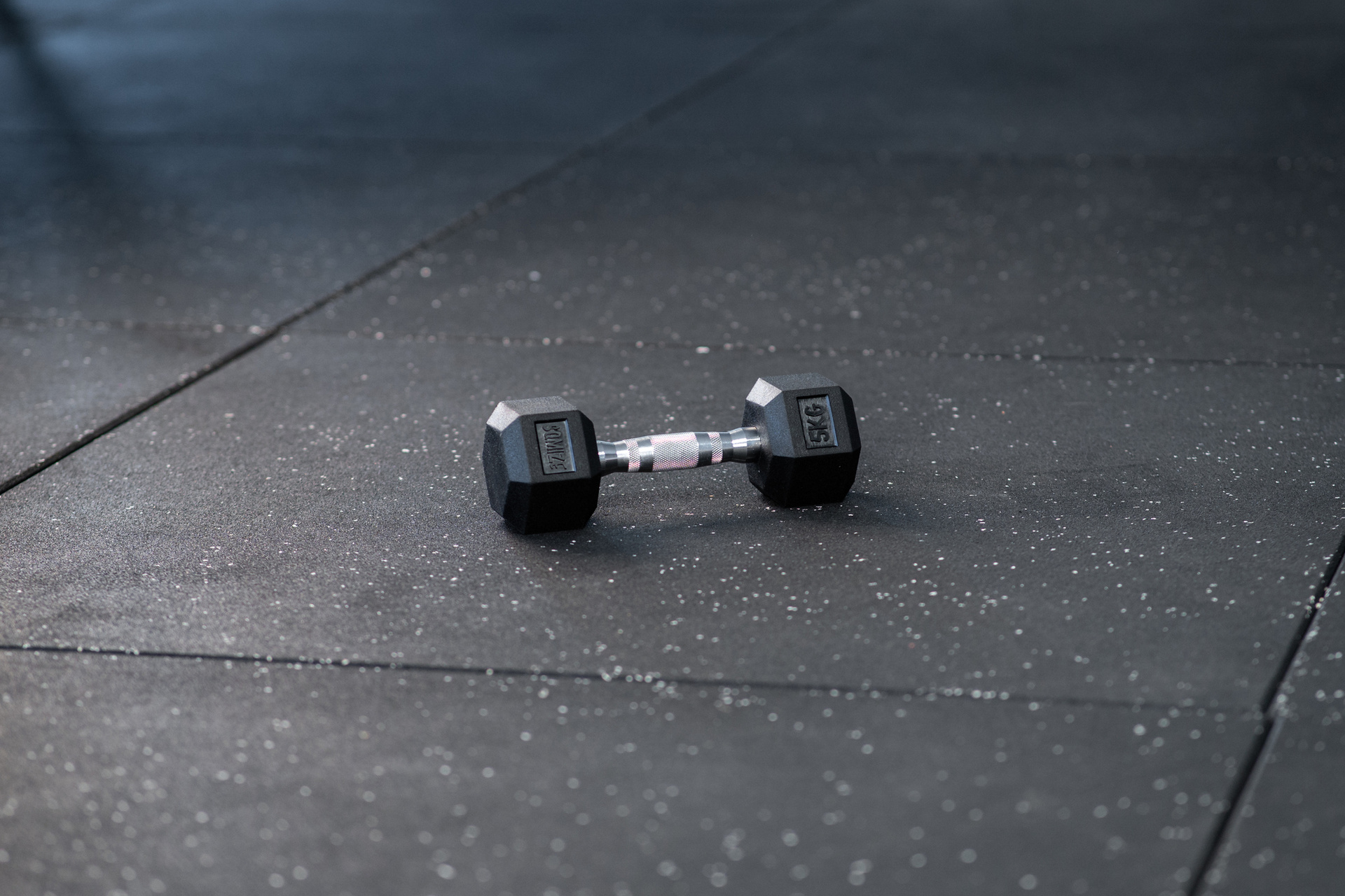 Hex Dumbbell SQMIZE® HDBR5 gummiert, 5 kg