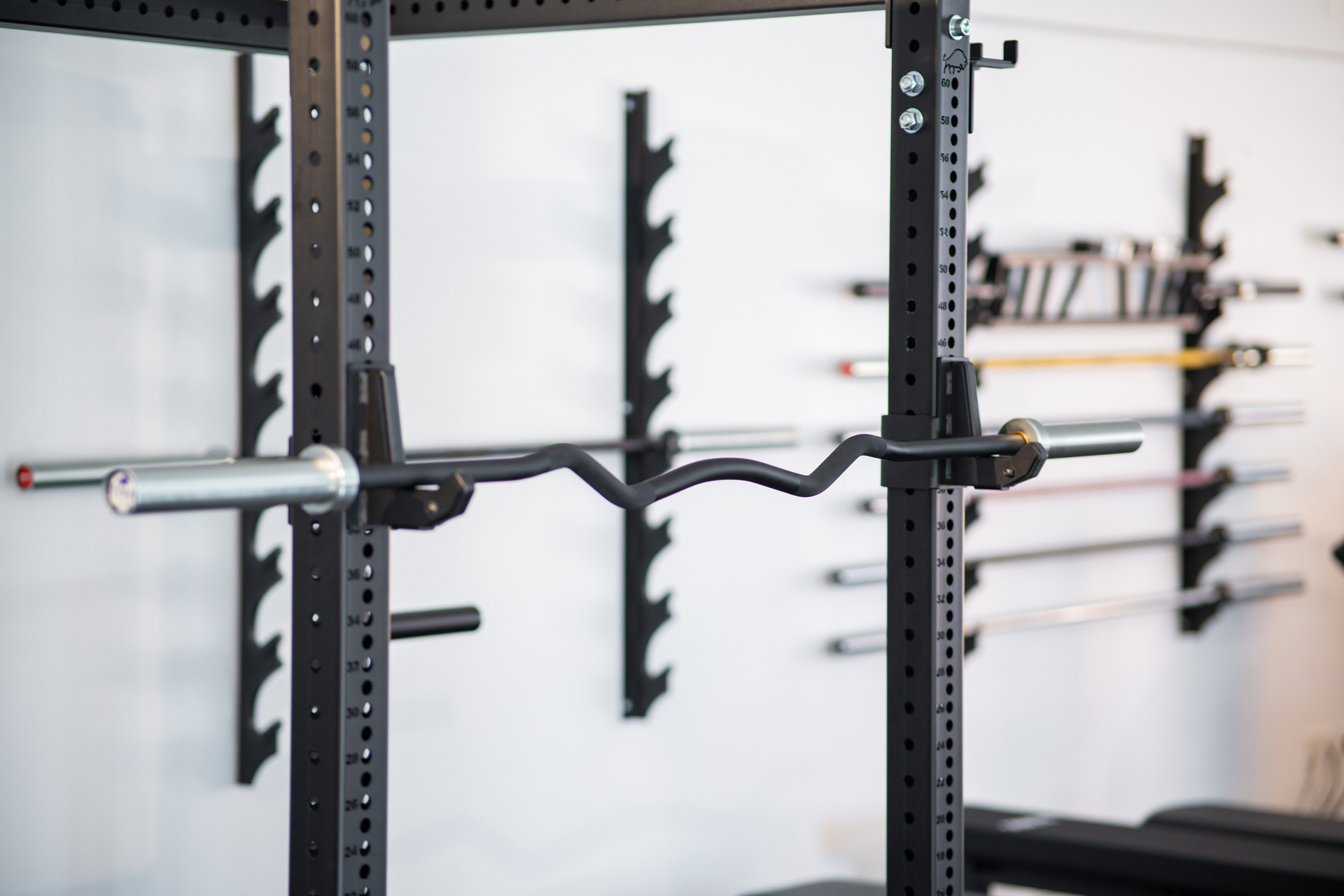 SQMIZE® Olympia Rackable Curl Bar OB75 Ceramic Black Edition, Länge 191 cm