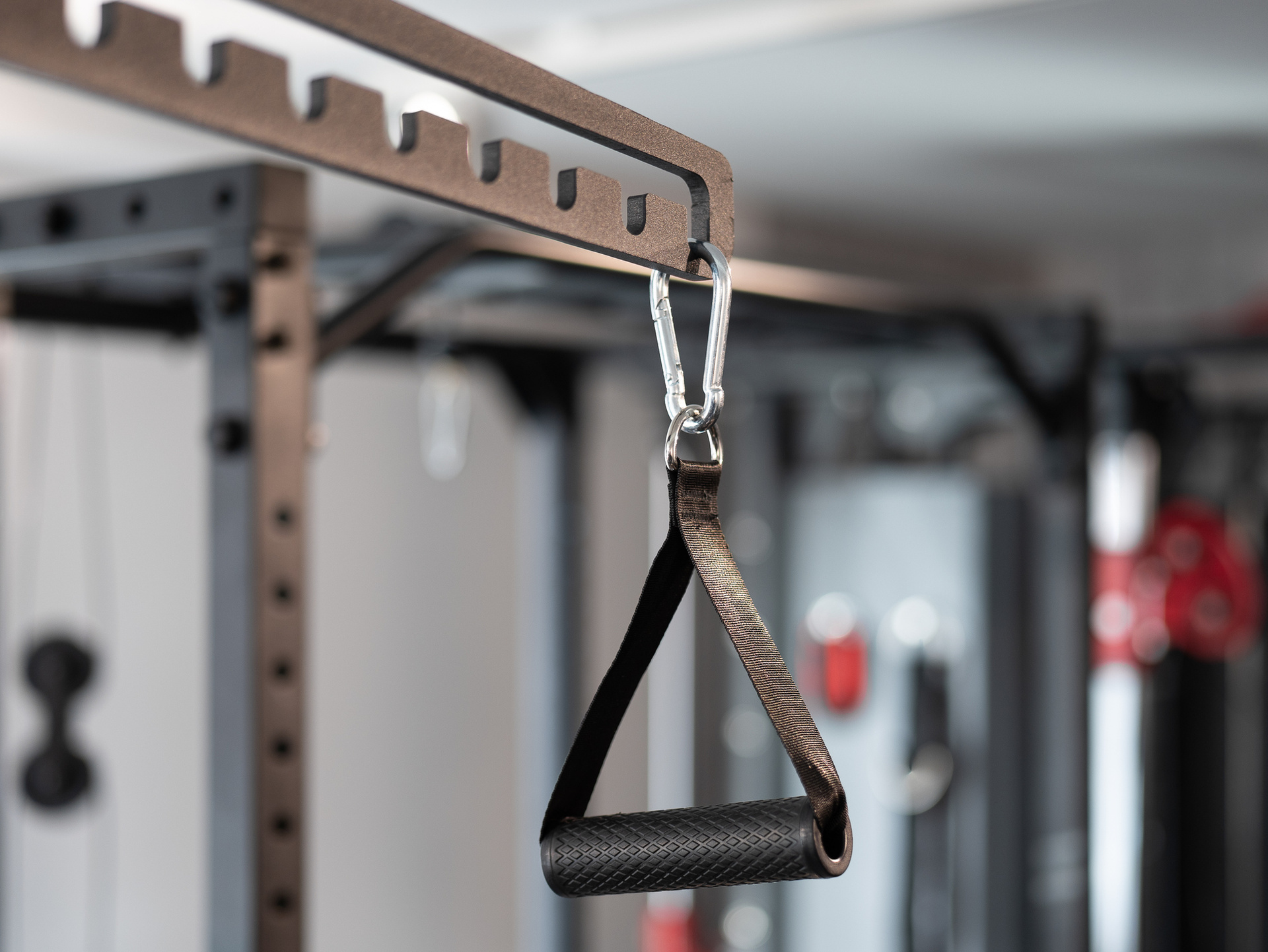 Adjustable Multi-Hook Lat Bar SQMIZE® MB550