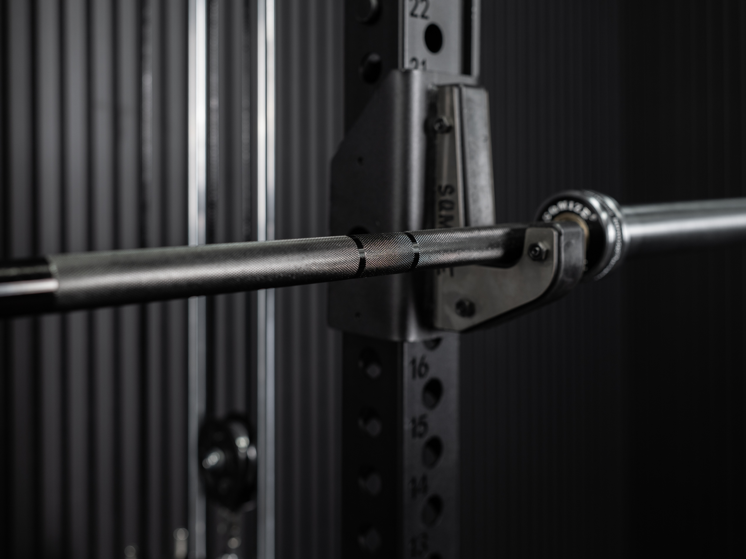 Bison Bar - 20kg Crosslifting® SQMIZE® ELITE CLUB OB86CRm-D Titanium Black